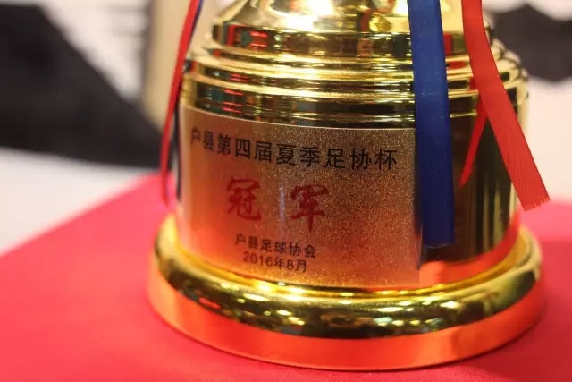 李小冉离婚后首次现身，透露新工作动态引期待